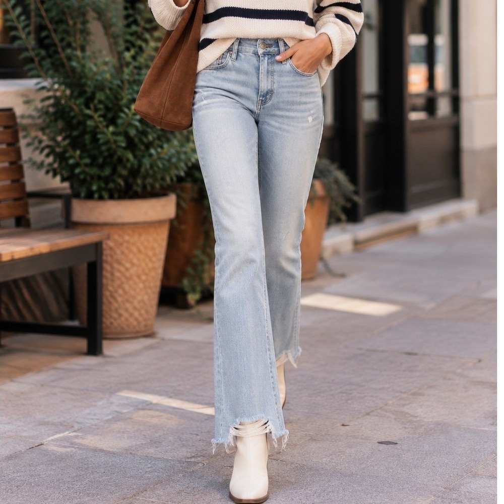 FRAME Le Crop Mini Boot Jeans Yorba Chew Light Wash Raw Hem Size 26 Coastal Chic